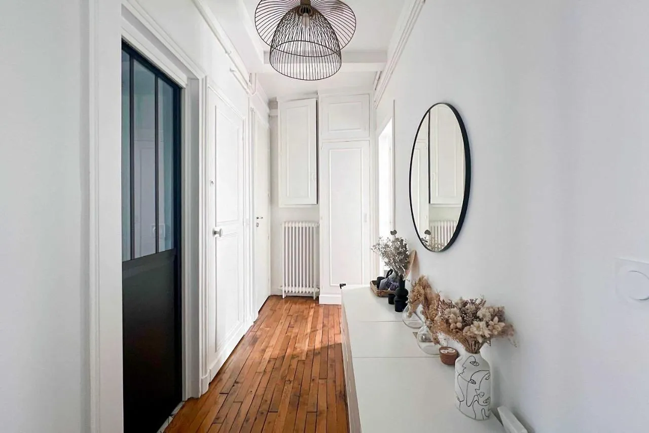 Renewed And Well-Decorated Apartment In Paris 12Th