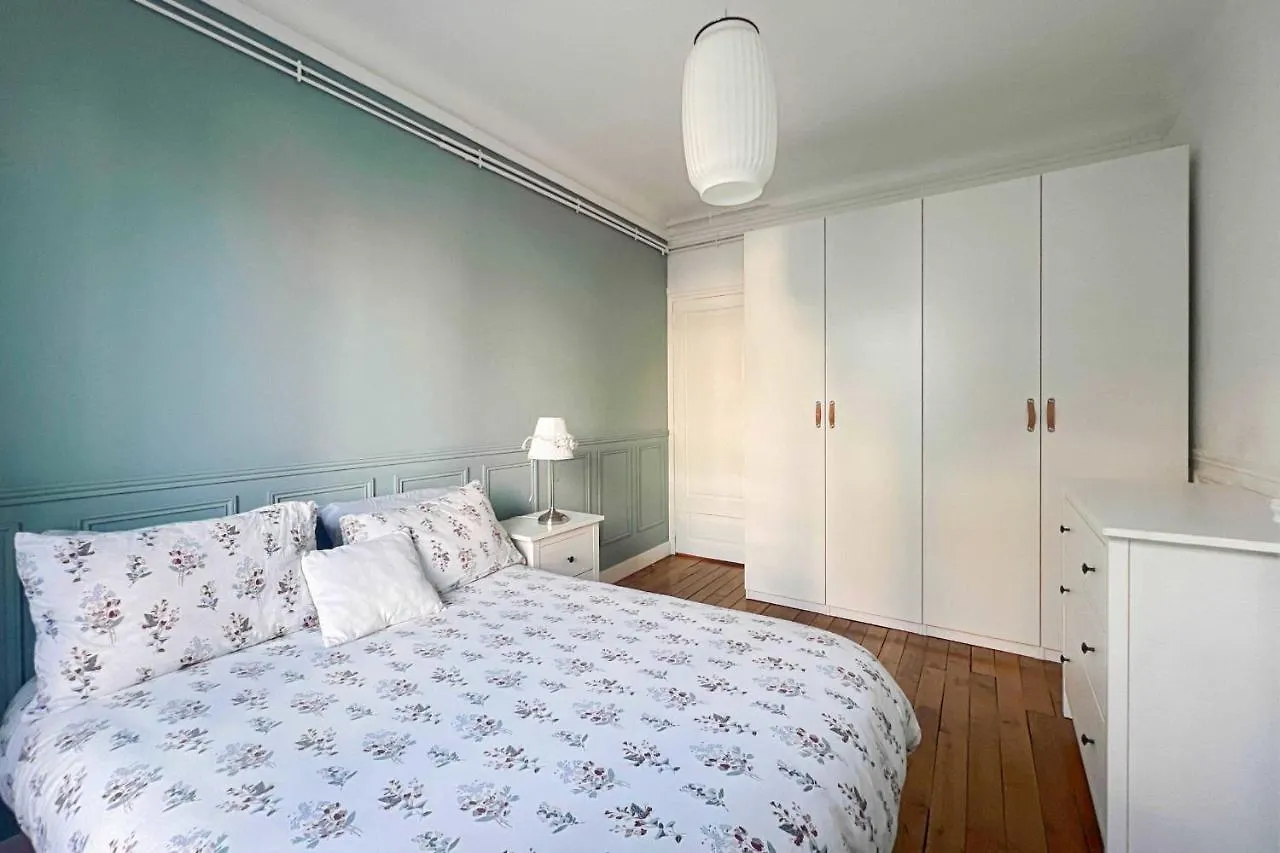 Renewed And Well-Decorated Apartment In Paris 12Th