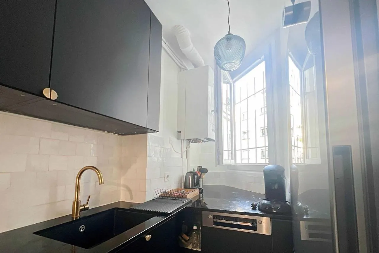 Renewed And Well-Decorated Apartment In Paris 12Th