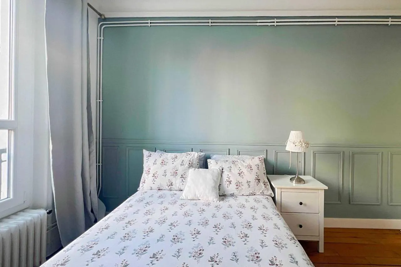 Renewed And Well-Decorated Apartment In Paris 12Th